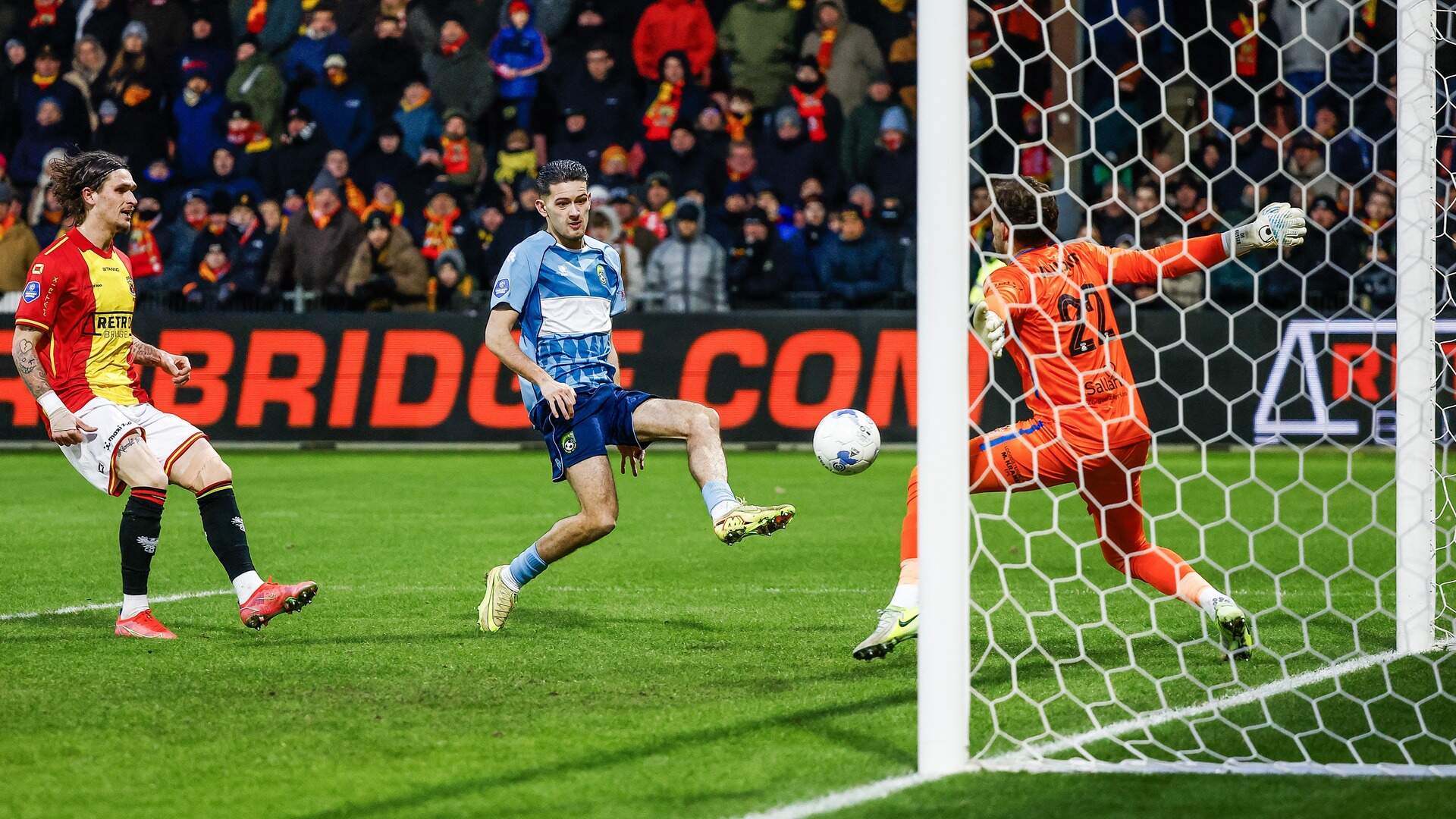 Dominant Kowet krijgt ijskoude les in volwassenheid