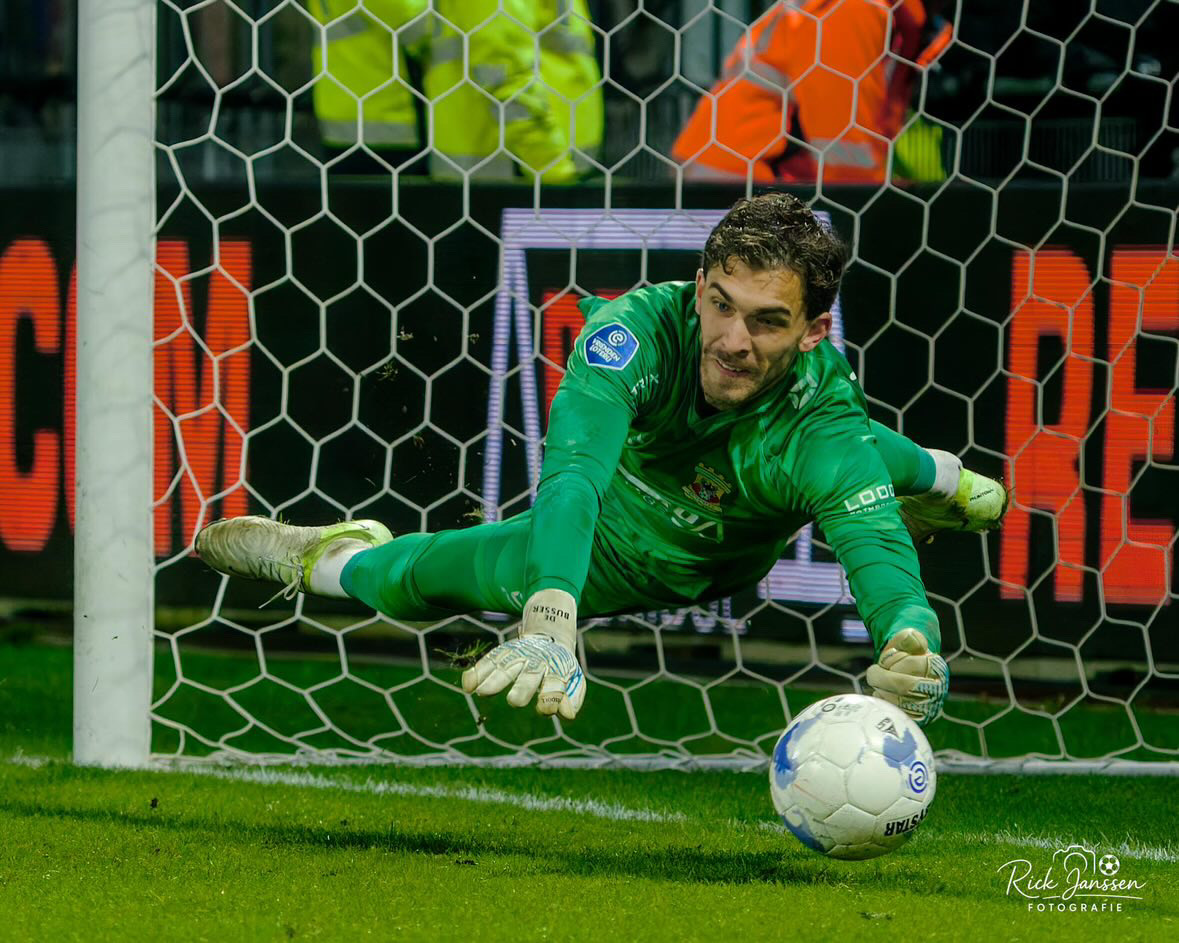 EAGLES EYE REVIEW | De reus van Deventer: De Busser loodst Eagles na thriller naar kwartfinale