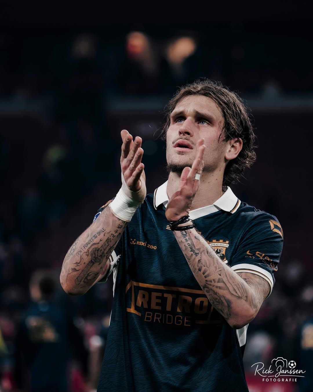 Deventer lef in de Arena: Eagles knokken zich naast Ajax na onmogelijke achterstand